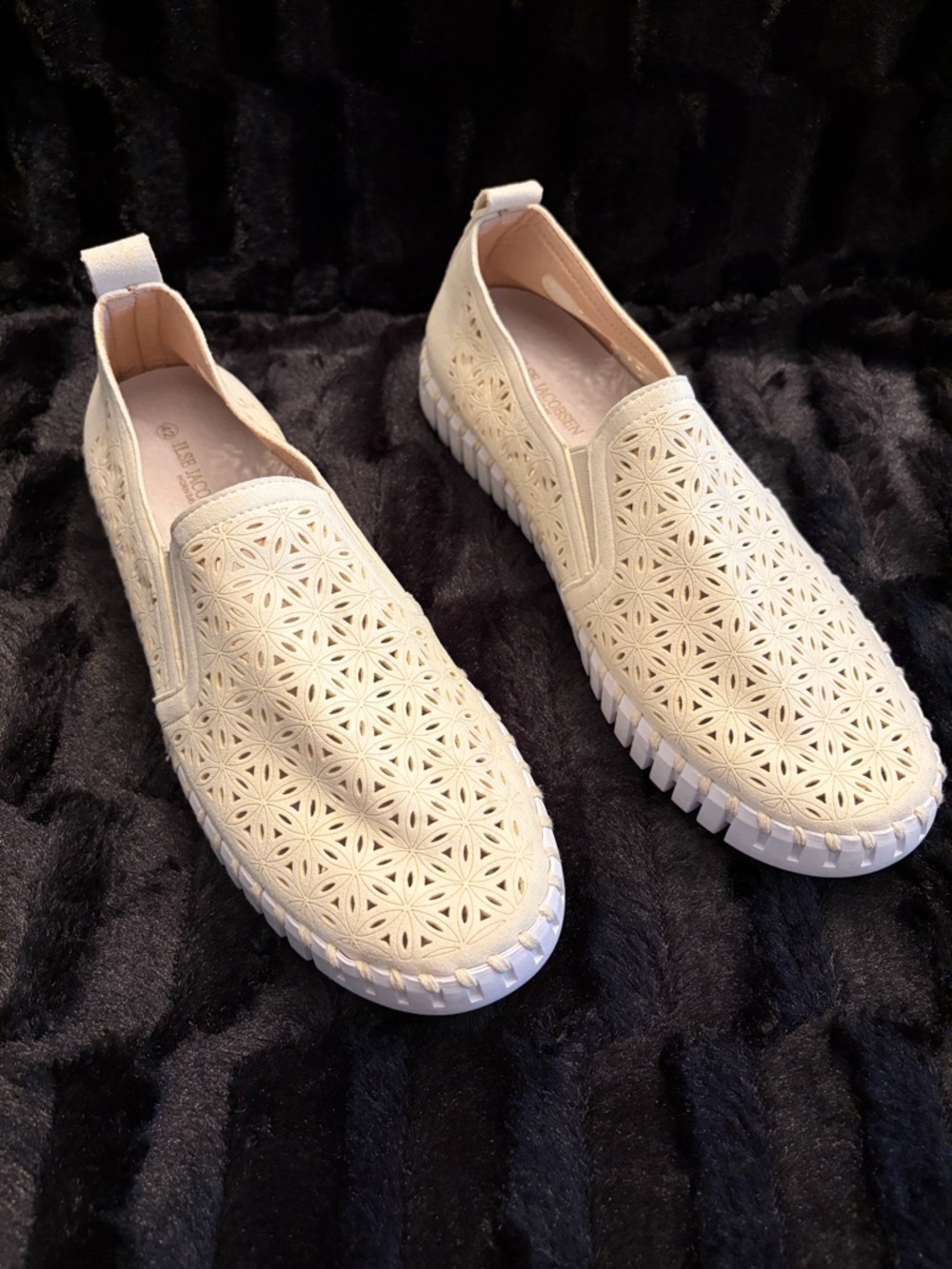 Ilse Jacobsen Cream Slip-On Sneakers - Picture 5 of 9